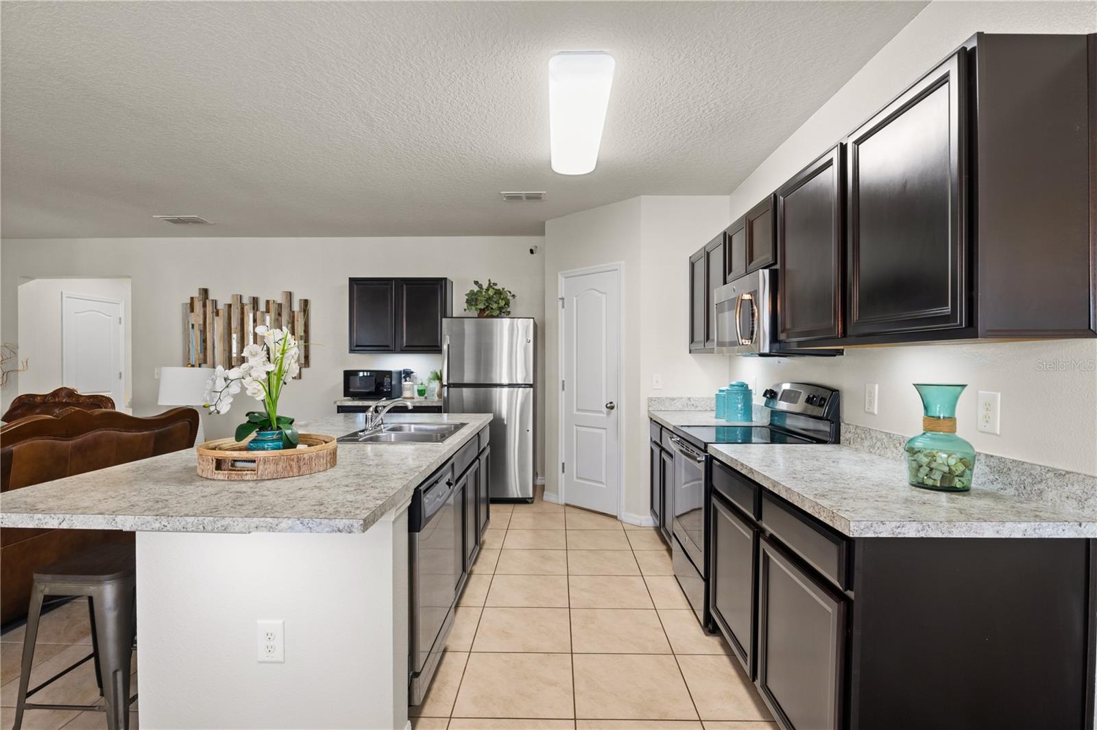 Image 6 of 38 For 555 Lucerne Boulevard