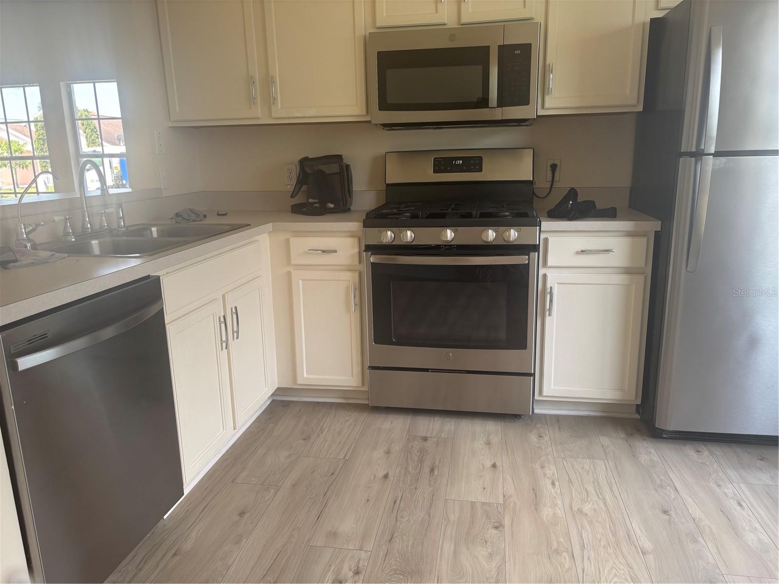 Image 5 of 15 For 1036 Belvoir Drive