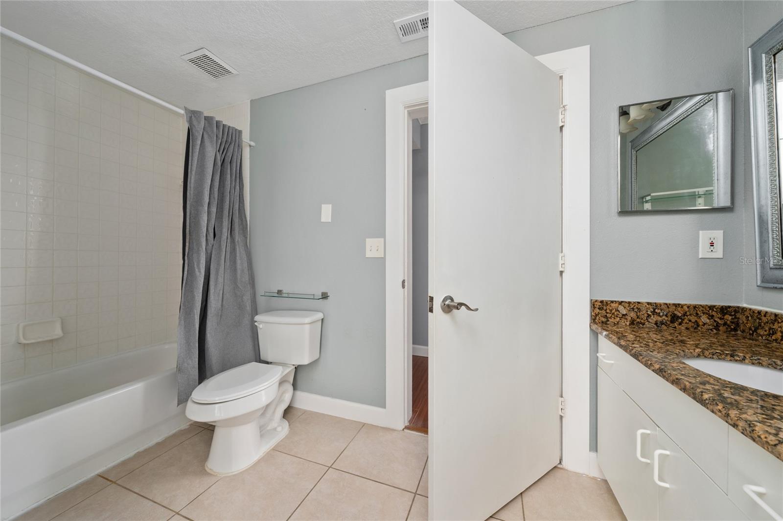 Image 22 of 27 For 5548 Metrowest Boulevard 202