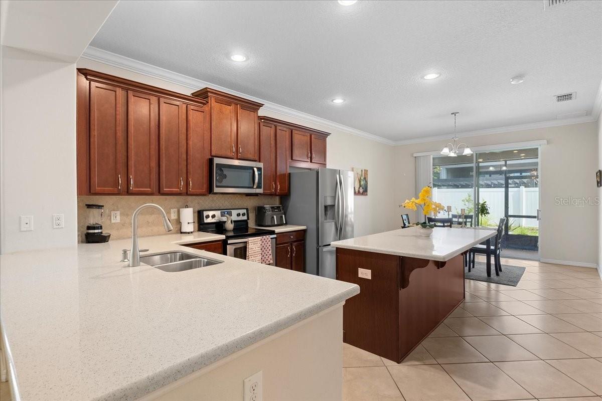 Listing photo id 9 for 2511 Nouveau Way