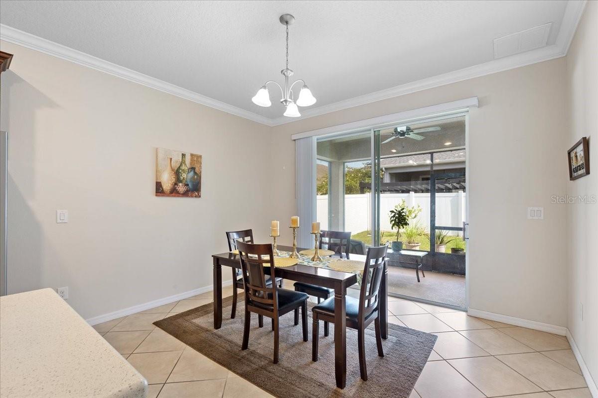 Listing photo id 11 for 2511 Nouveau Way