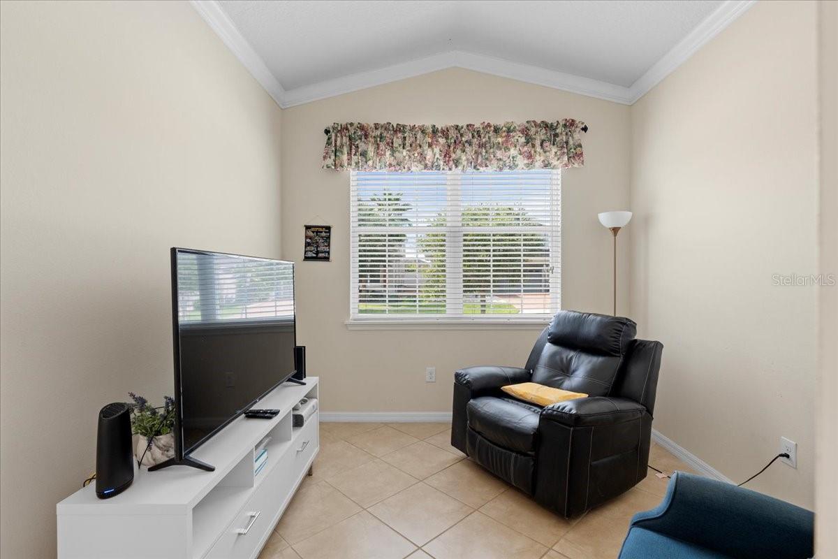 Listing photo id 13 for 2511 Nouveau Way