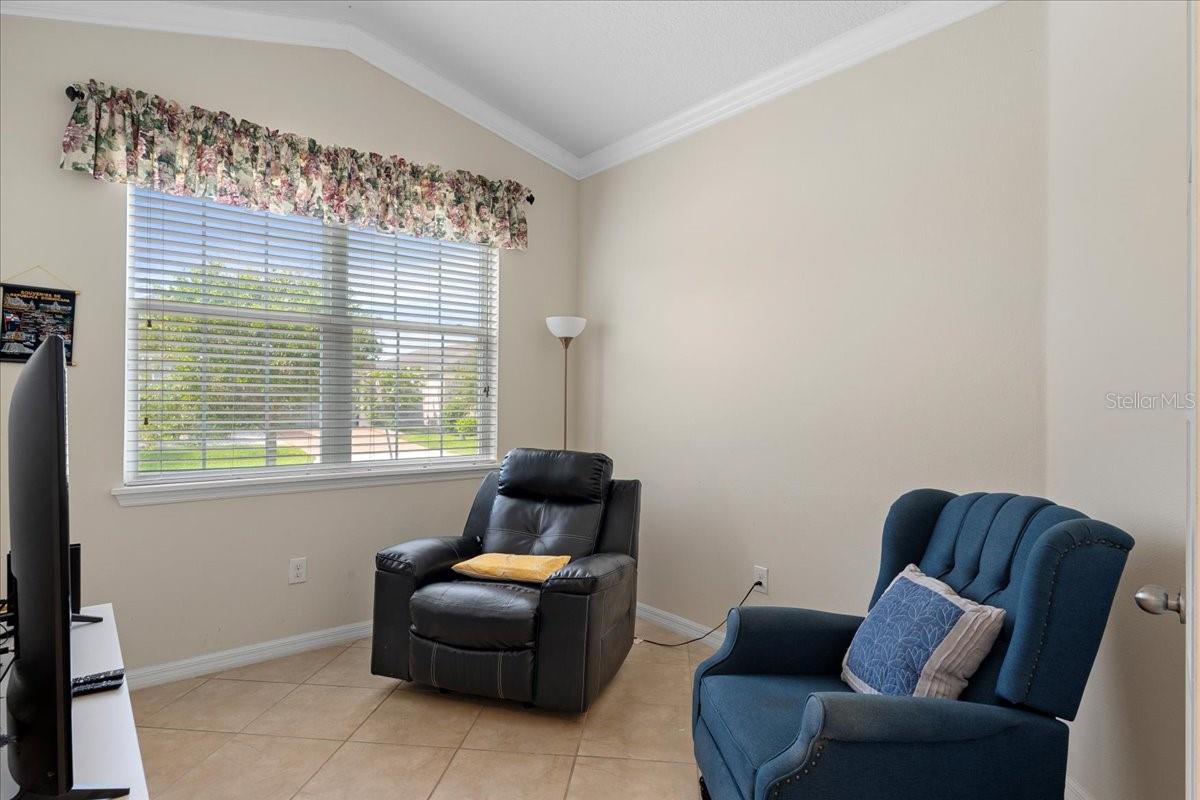 Listing photo id 14 for 2511 Nouveau Way