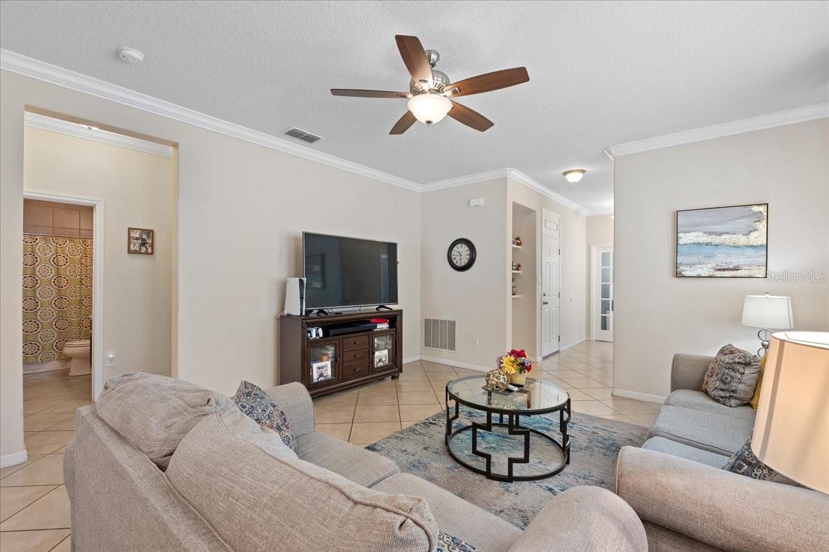 Listing photo id 7 for 2511 Nouveau Way