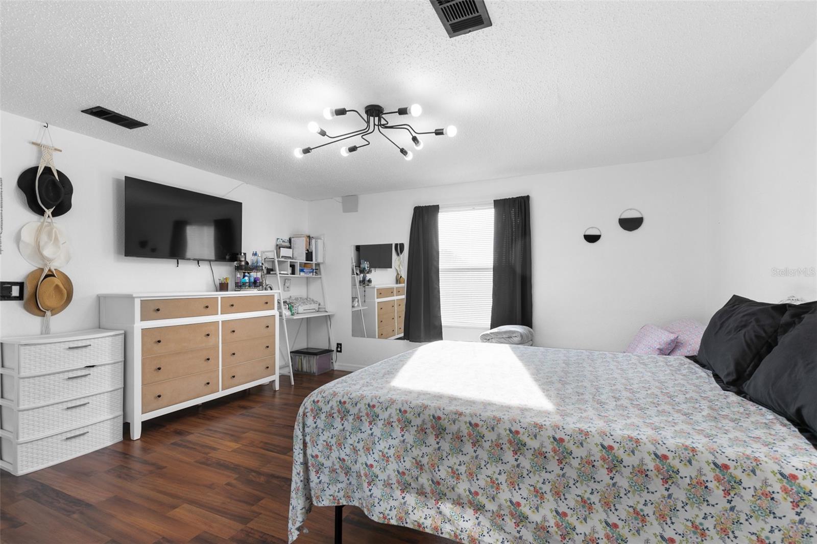 Image 19 of 27 For 4216 La Salle Avenue
