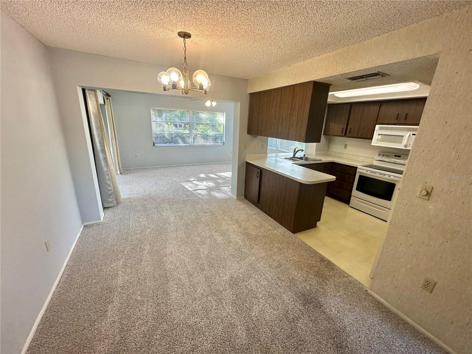Image 4 of 31 For 13102 Pembrook Court