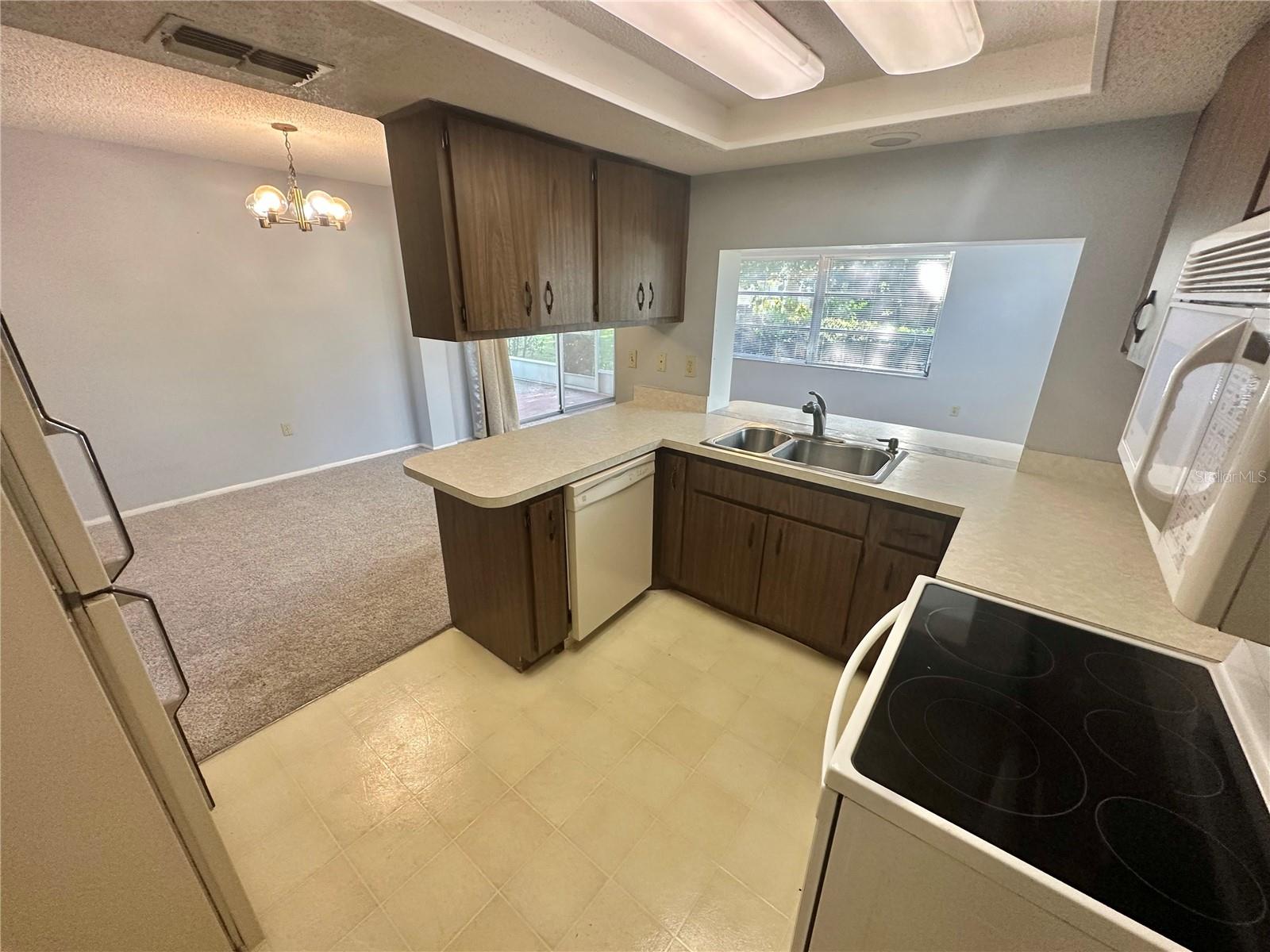 Image 6 of 31 For 13102 Pembrook Court