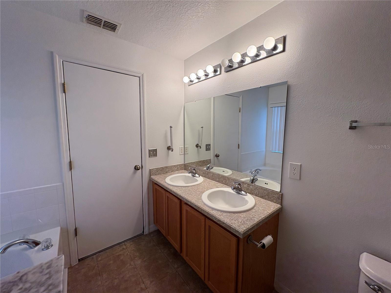 Image 15 of 40 For 2812 Tower Rock Street