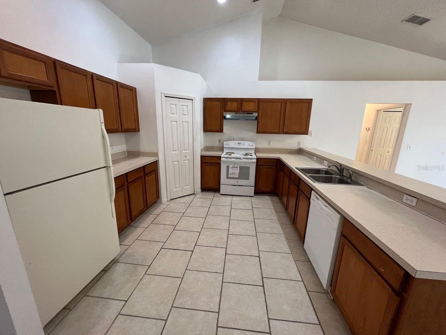 Image 15 of 21 For 1116 Roan Court