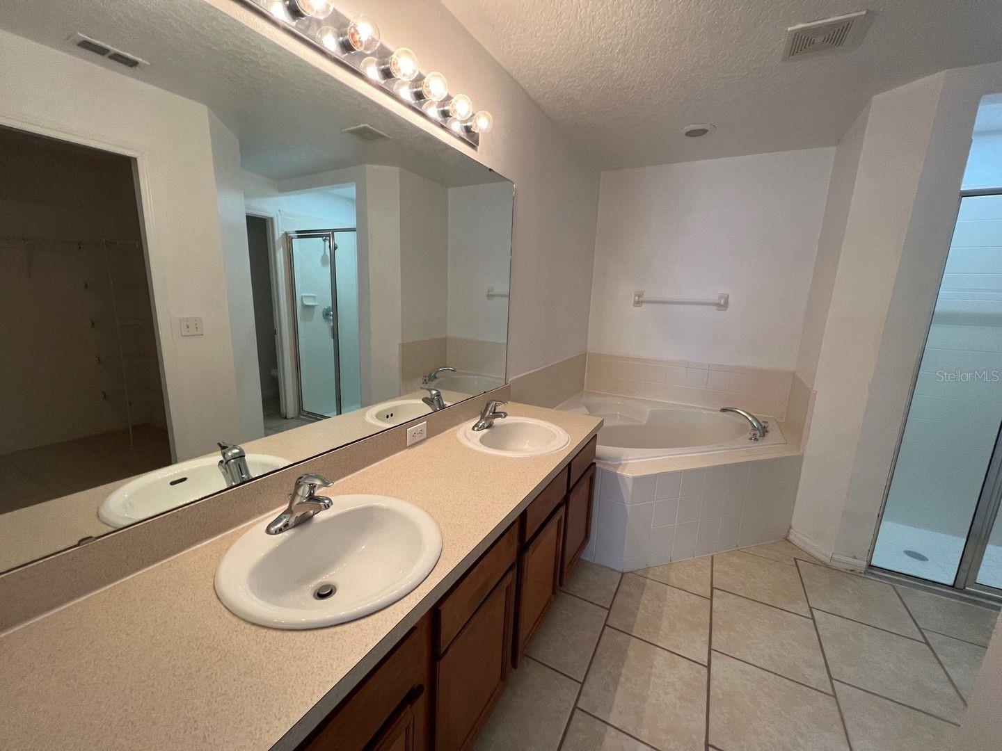 Image 18 of 21 For 1116 Roan Court