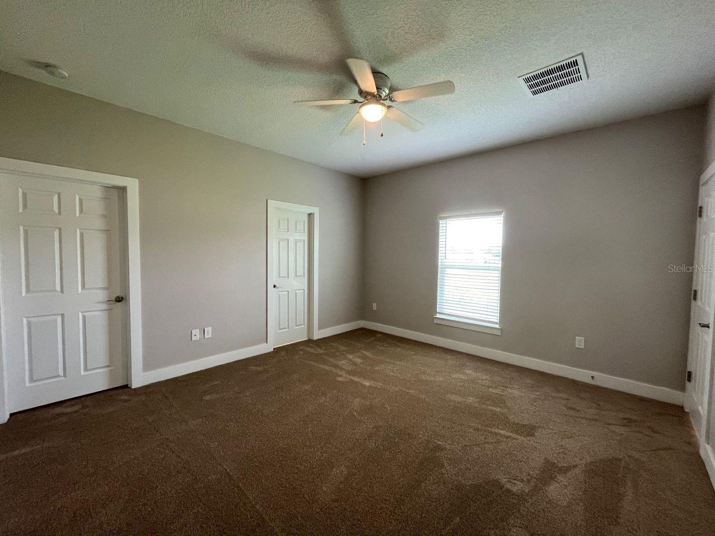 Image 15 of 20 For 647 Desmoines Court