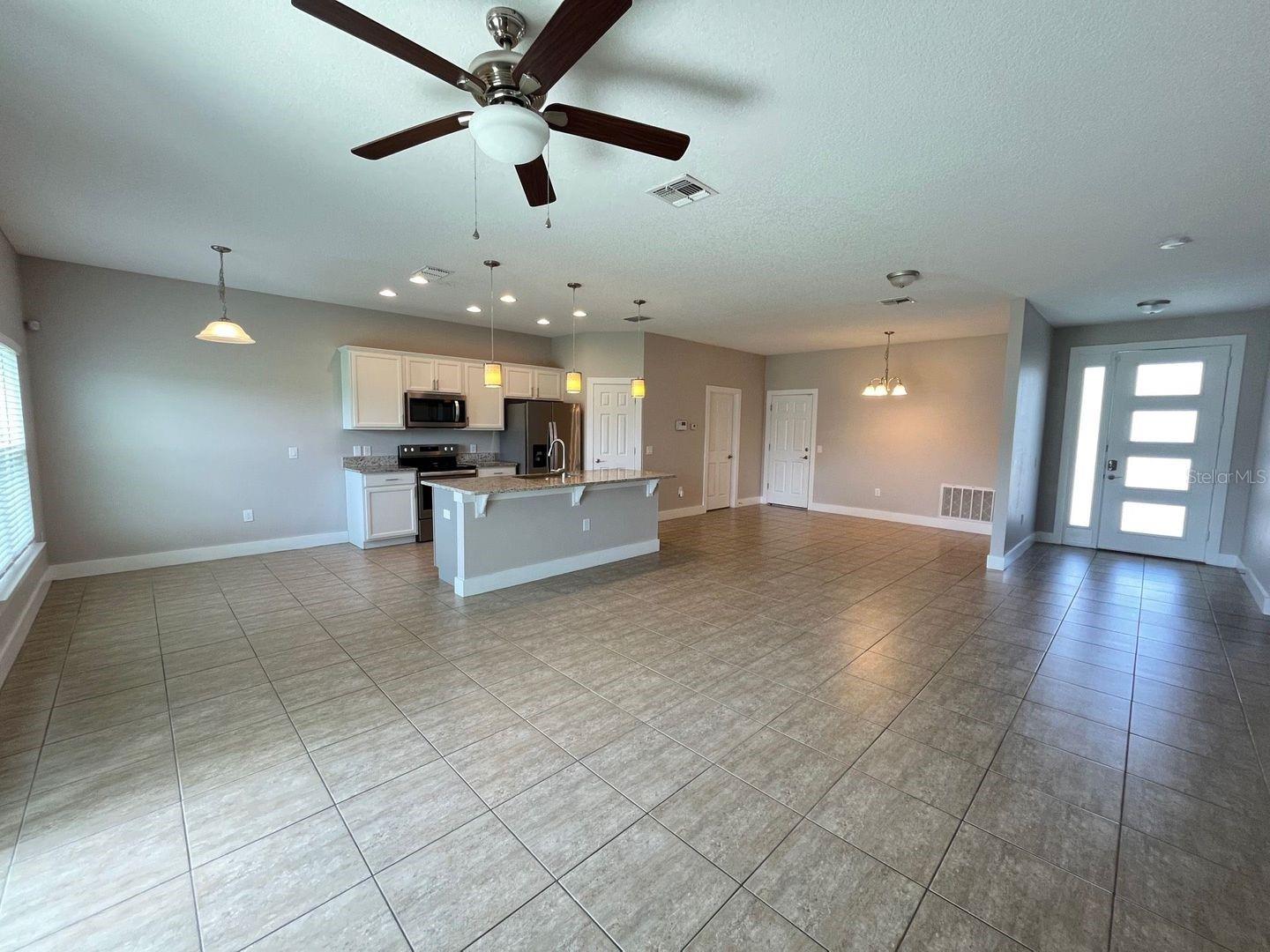 Image 2 of 20 For 647 Desmoines Court