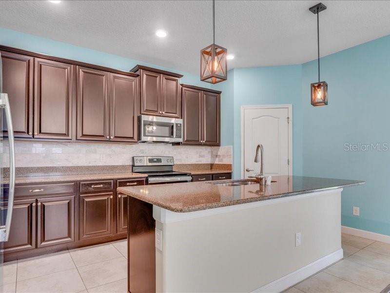 Image 14 of 32 For 1569 Thetford Circle