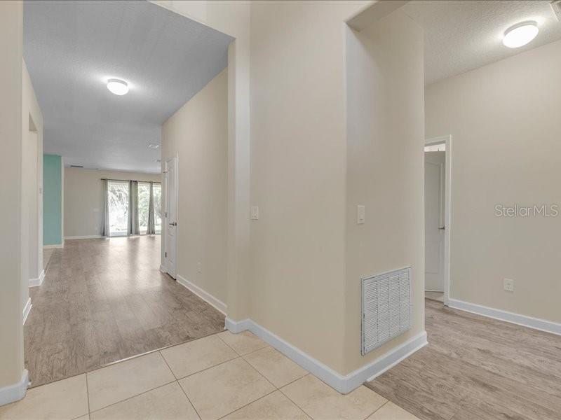 Image 3 of 32 For 1569 Thetford Circle