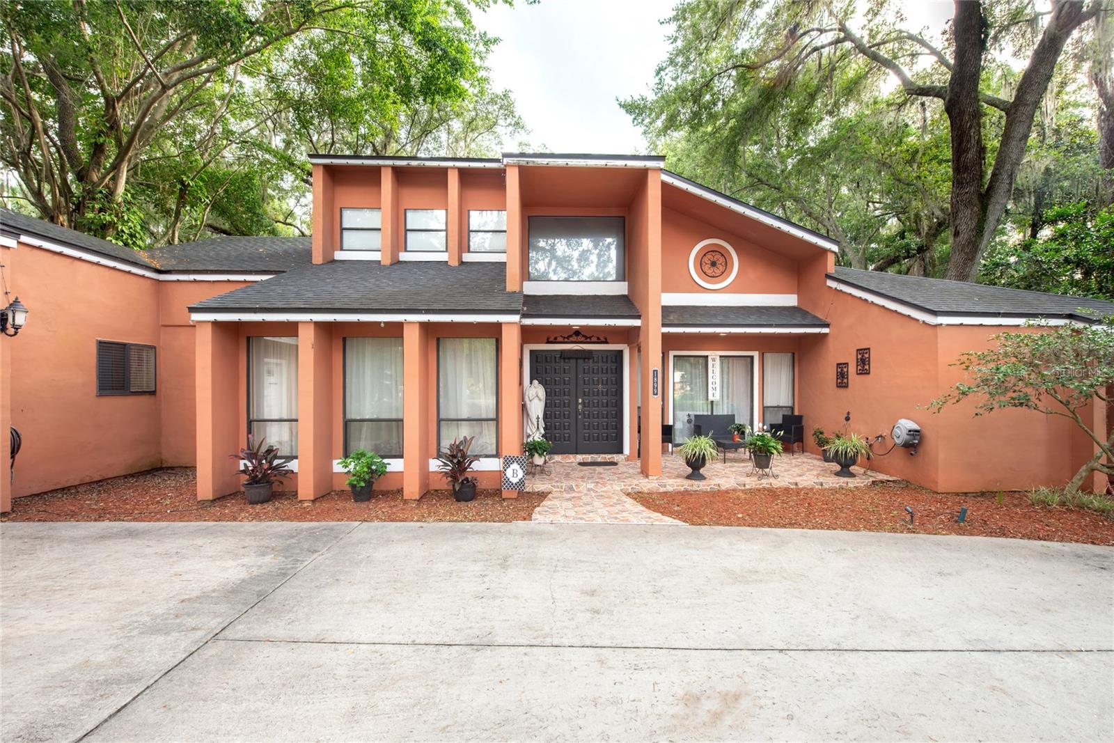 Image 3 of 58 For 1899 King Edward Drive