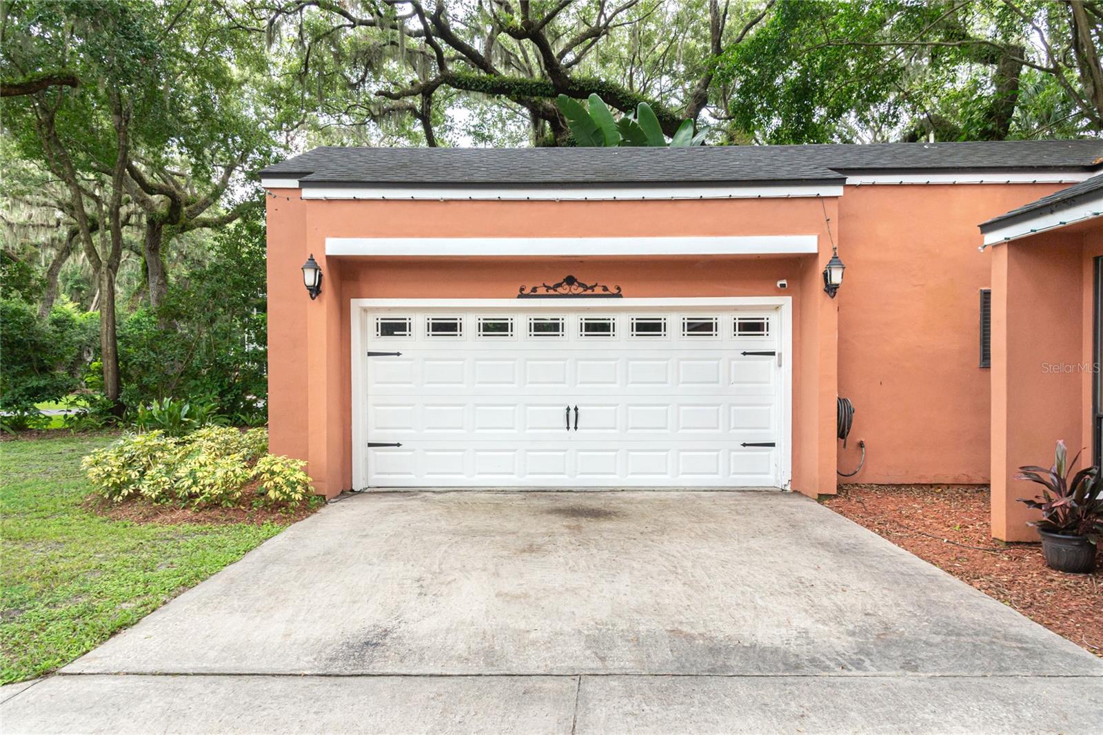 Image 5 of 58 For 1899 King Edward Drive
