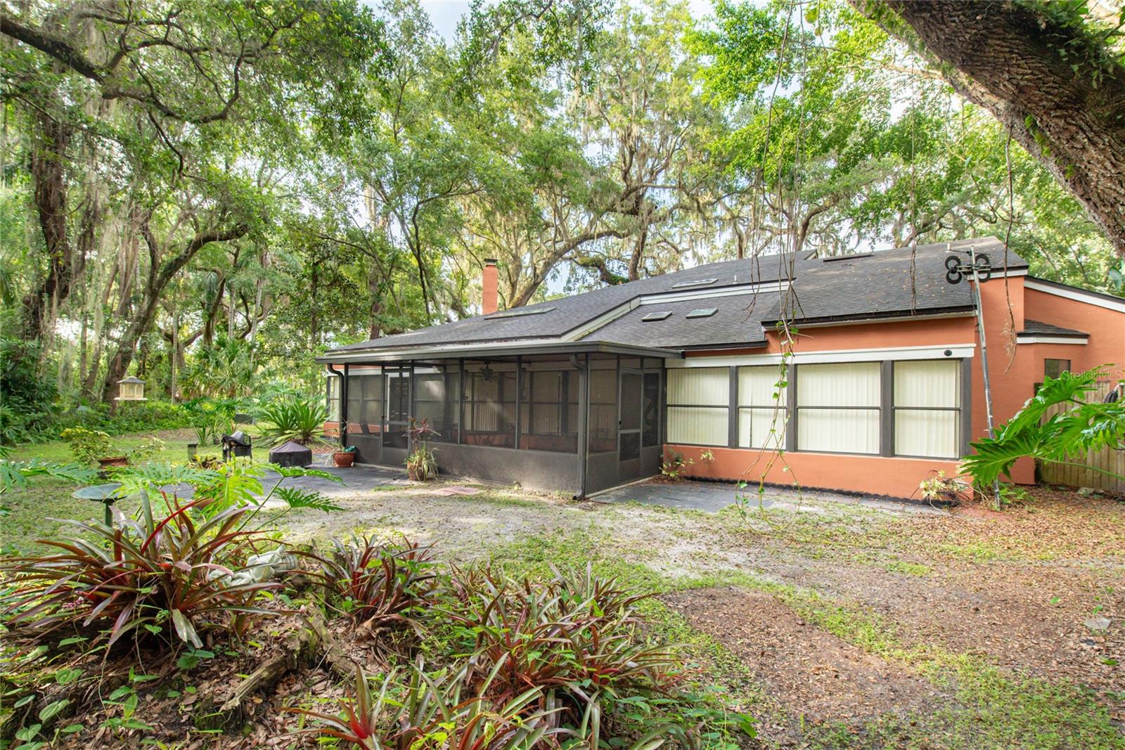 Image 52 of 58 For 1899 King Edward Drive