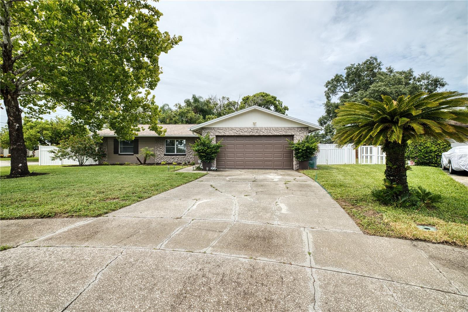 Image 2 of 41 For 5331 Oak Court