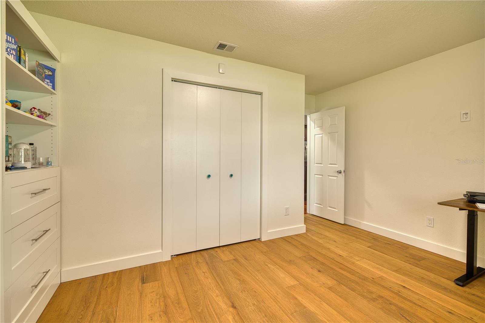 Image 21 of 41 For 5331 Oak Court