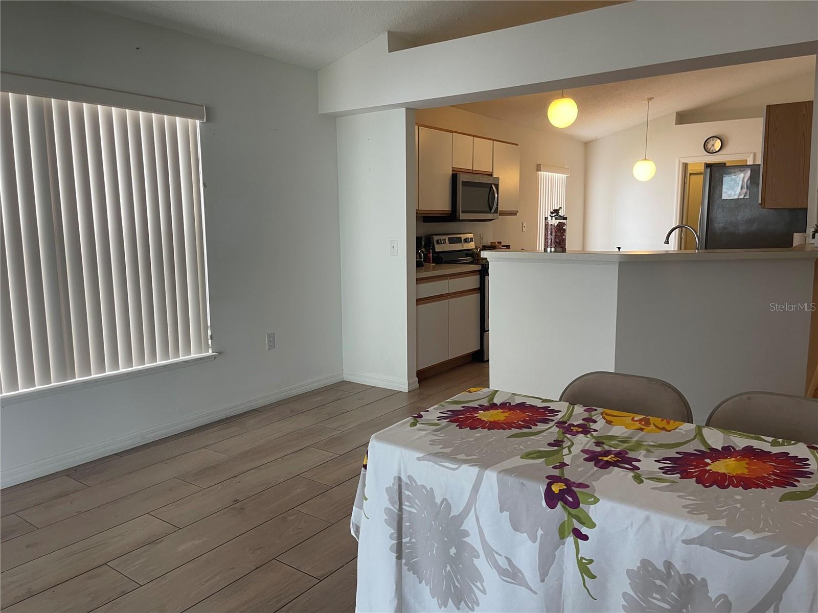 Image 11 of 32 For 252 Elgin Boulevard