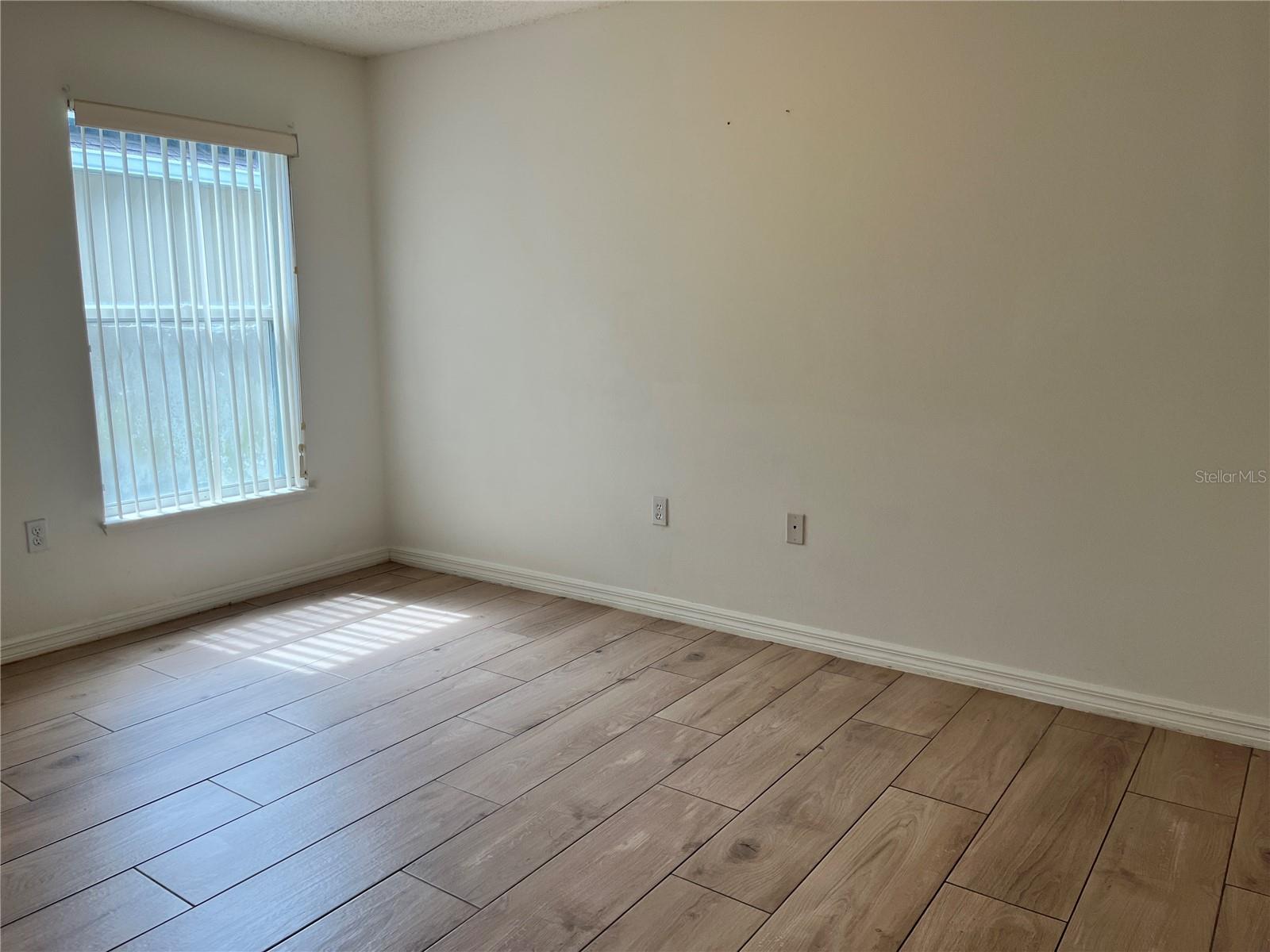 Image 16 of 32 For 252 Elgin Boulevard