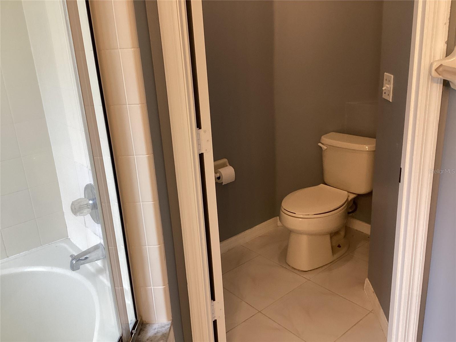 Image 15 of 30 For 572 Lancer Oak Drive