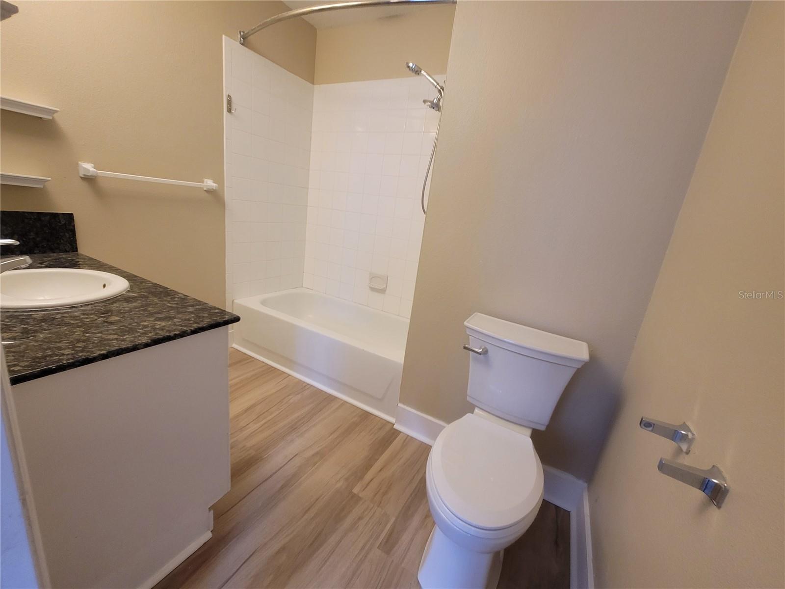 Image 14 of 17 For 605 Elmhurst Court