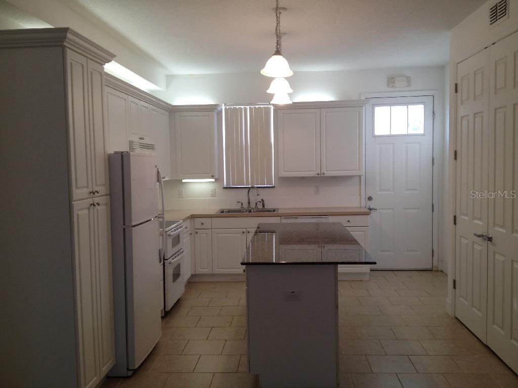 Image 3 of 10 For 605 Elmhurst Court