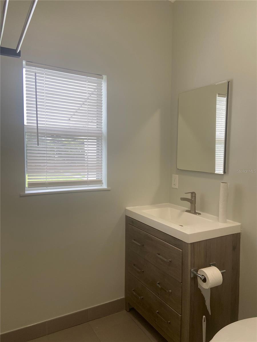 Image 10 of 12 For 228 Beaumont Avenue Unit 6