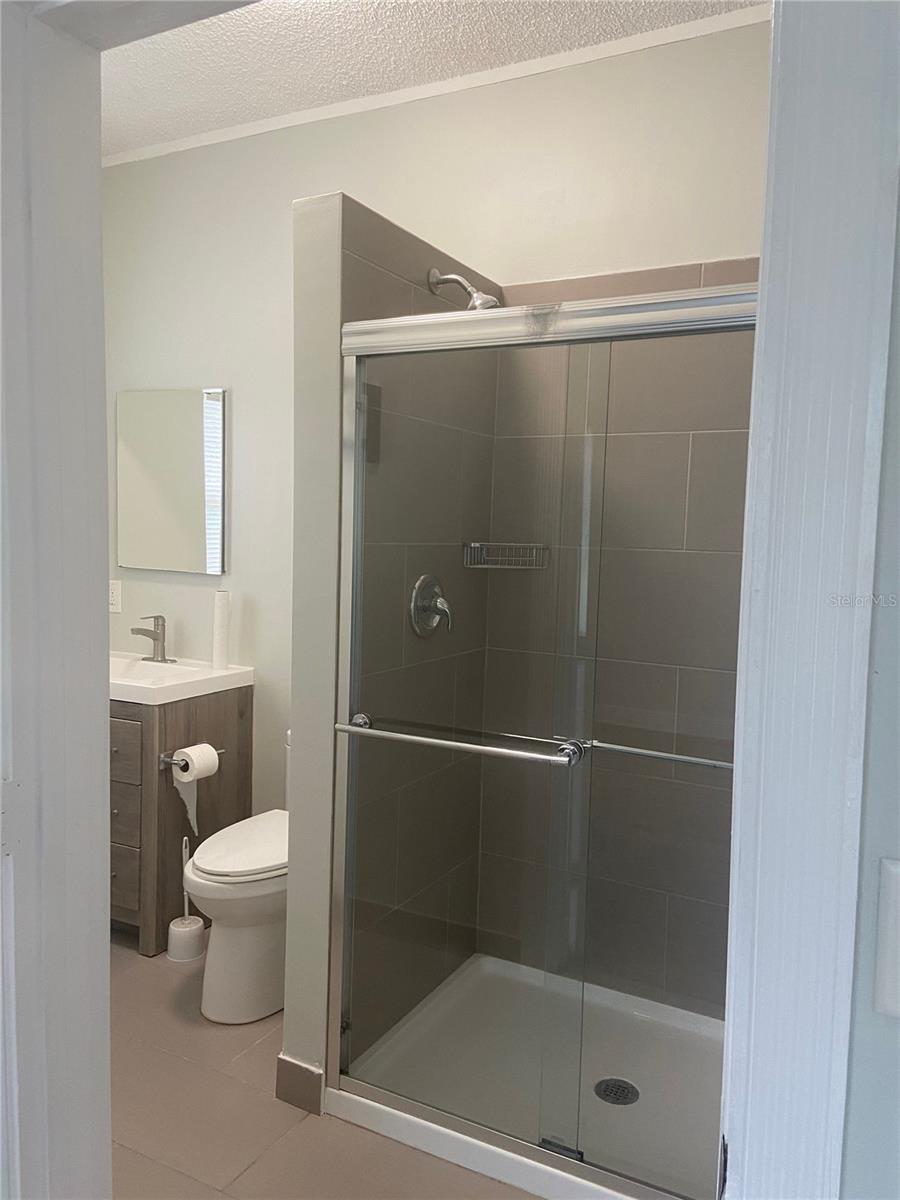 Image 7 of 12 For 228 Beaumont Avenue Unit 6