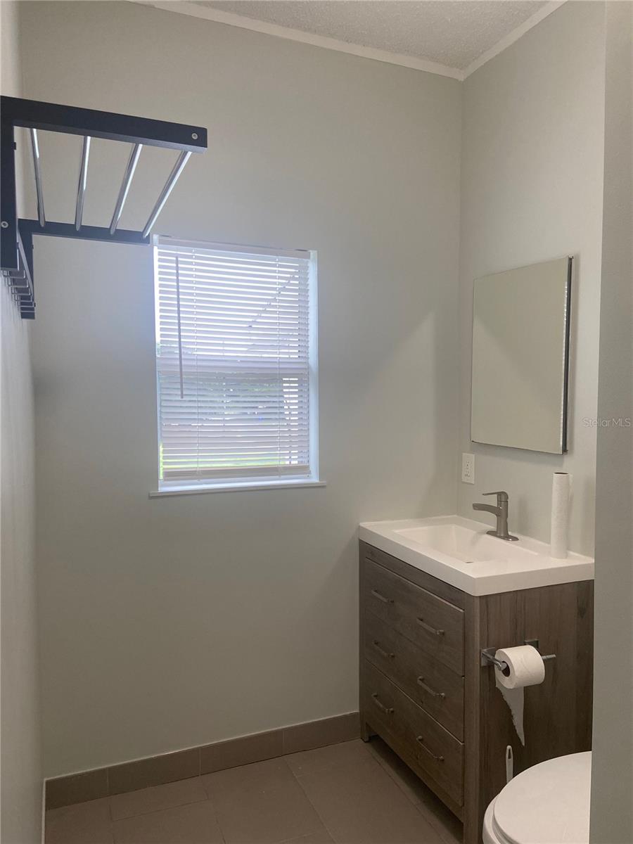 Image 8 of 12 For 228 Beaumont Avenue Unit 6