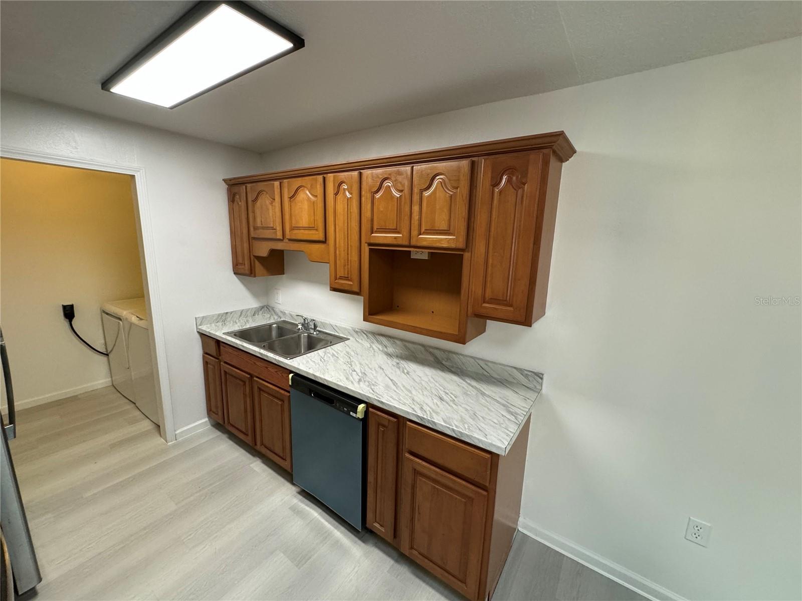 Image 4 of 9 For 2727 Oak Ridge Road 3