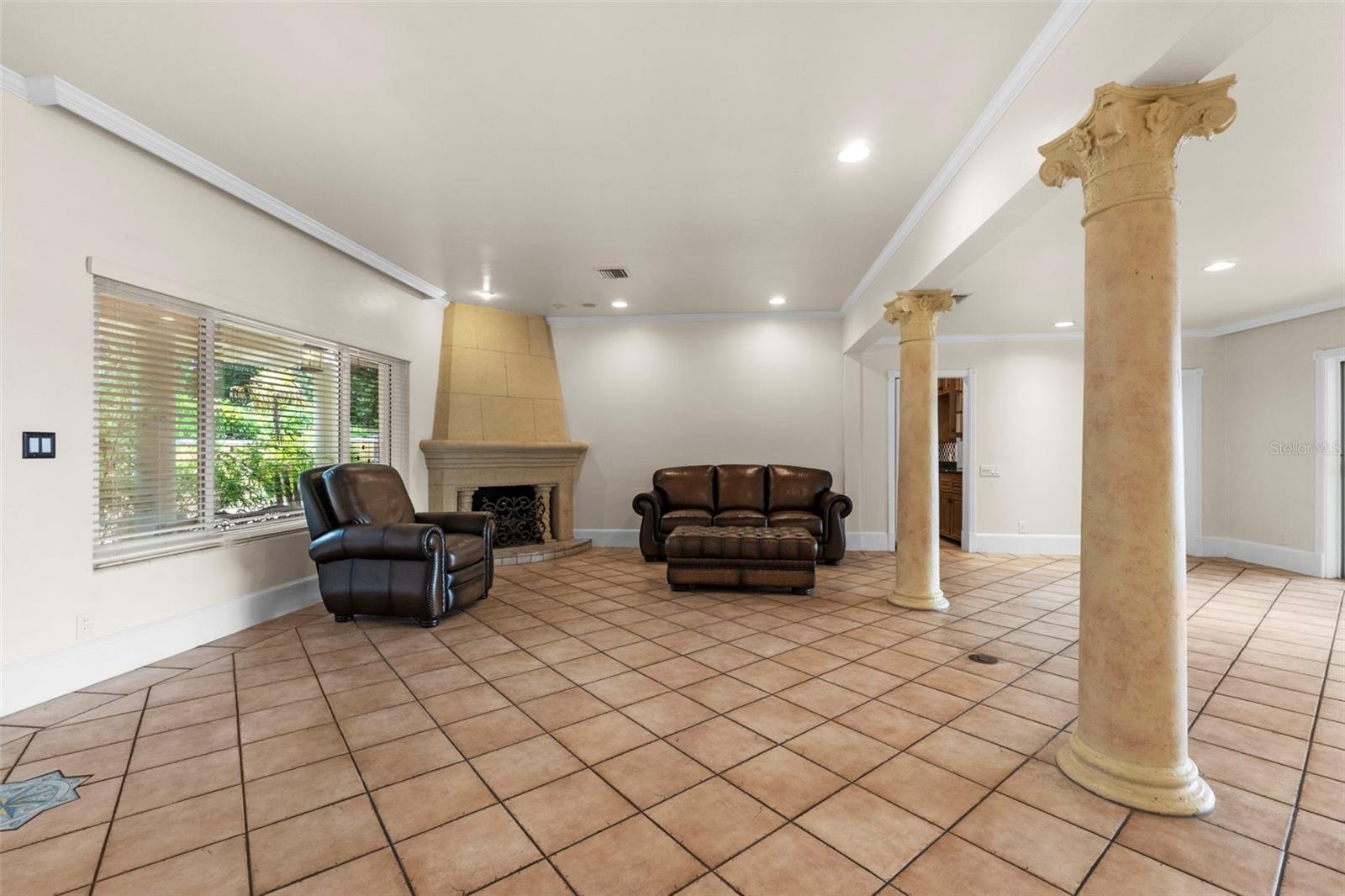 Image 11 of 73 For 1121 Sunset Drive