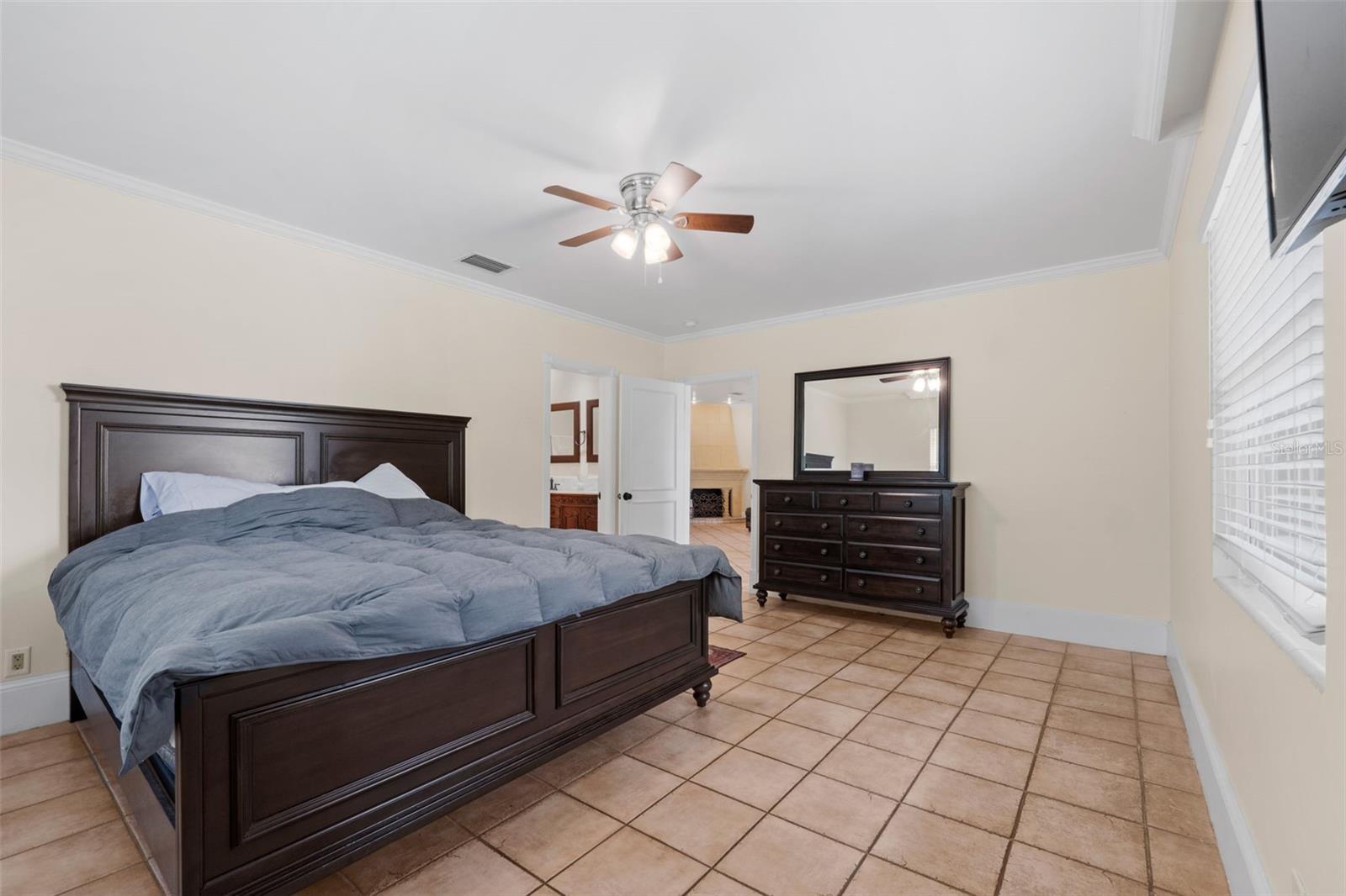 Image 32 of 73 For 1121 Sunset Drive