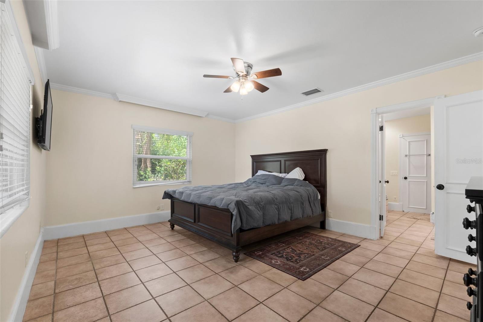 Image 33 of 73 For 1121 Sunset Drive