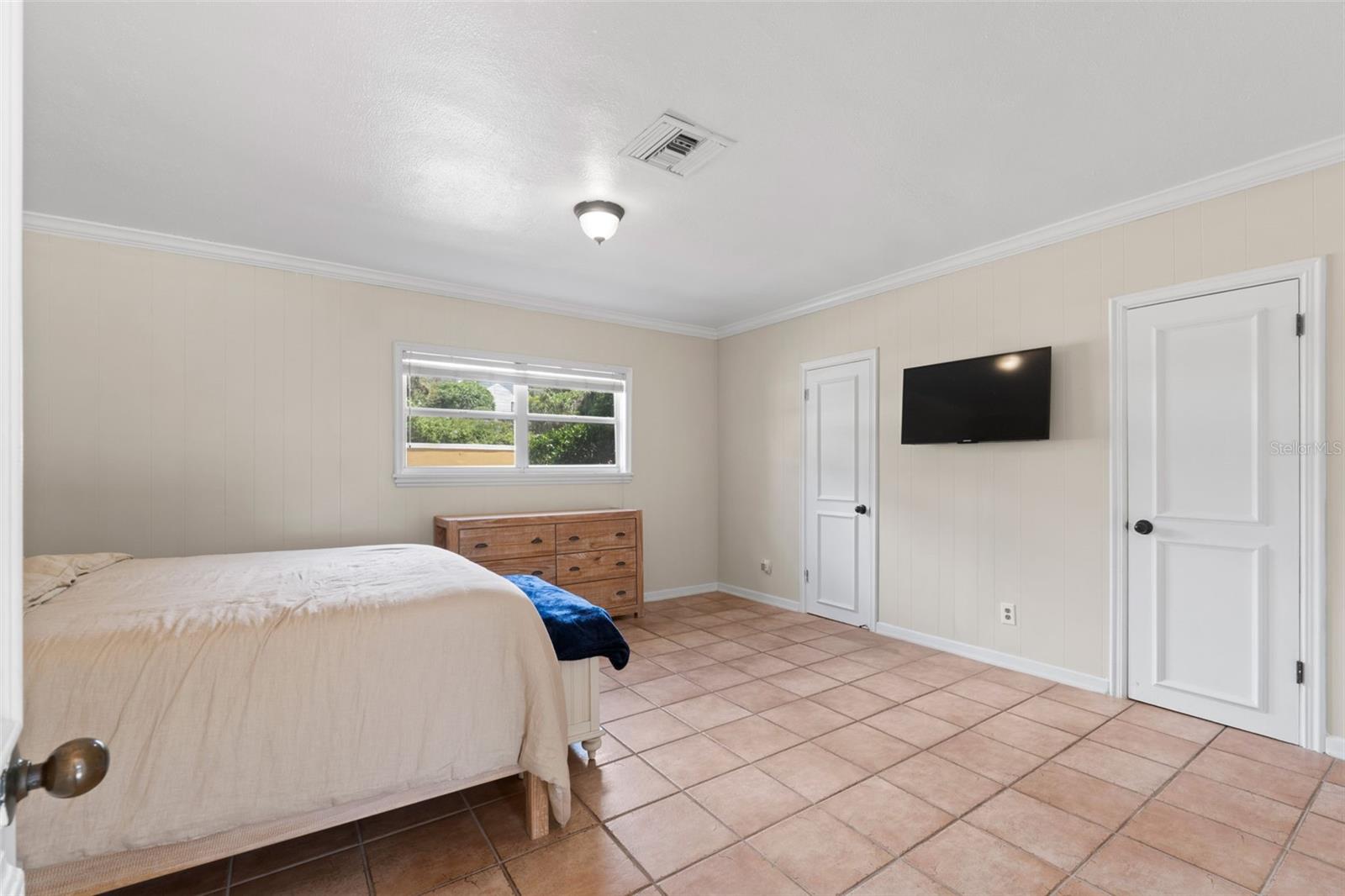 Image 38 of 73 For 1121 Sunset Drive