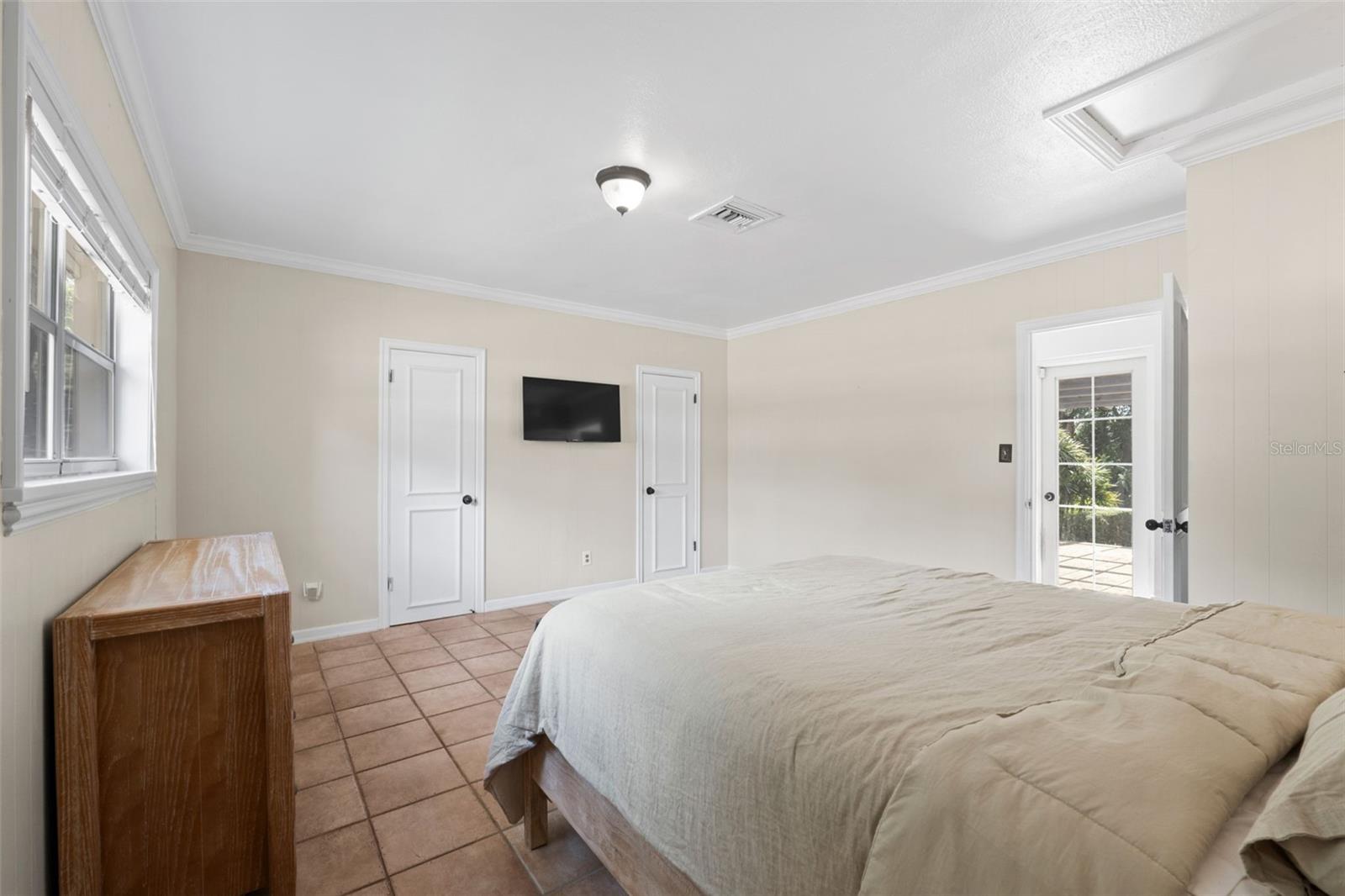 Image 40 of 73 For 1121 Sunset Drive