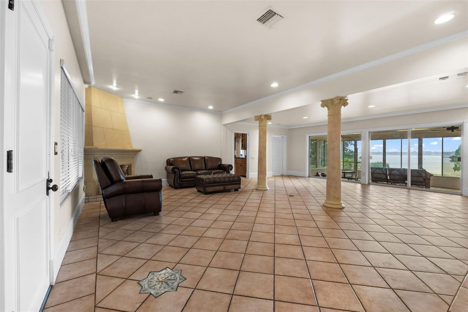 Image 8 of 73 For 1121 Sunset Drive
