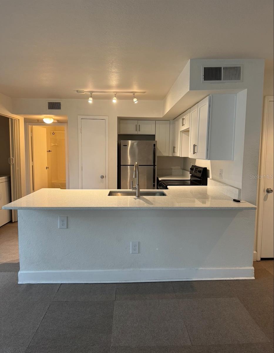 Image 3 of 18 For 7280 Westpointe Boulevard 823