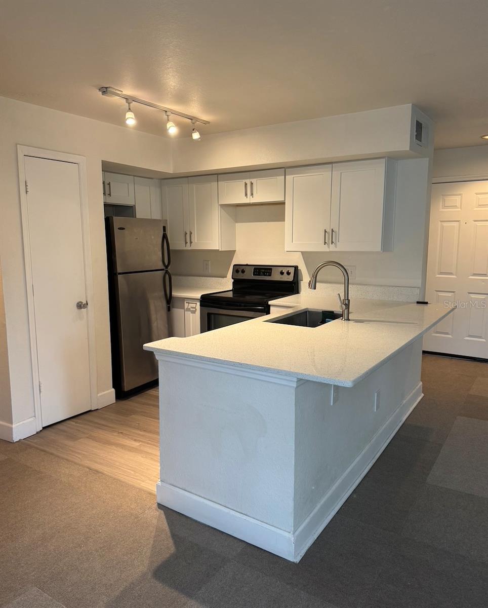 Image 4 of 18 For 7280 Westpointe Boulevard 823