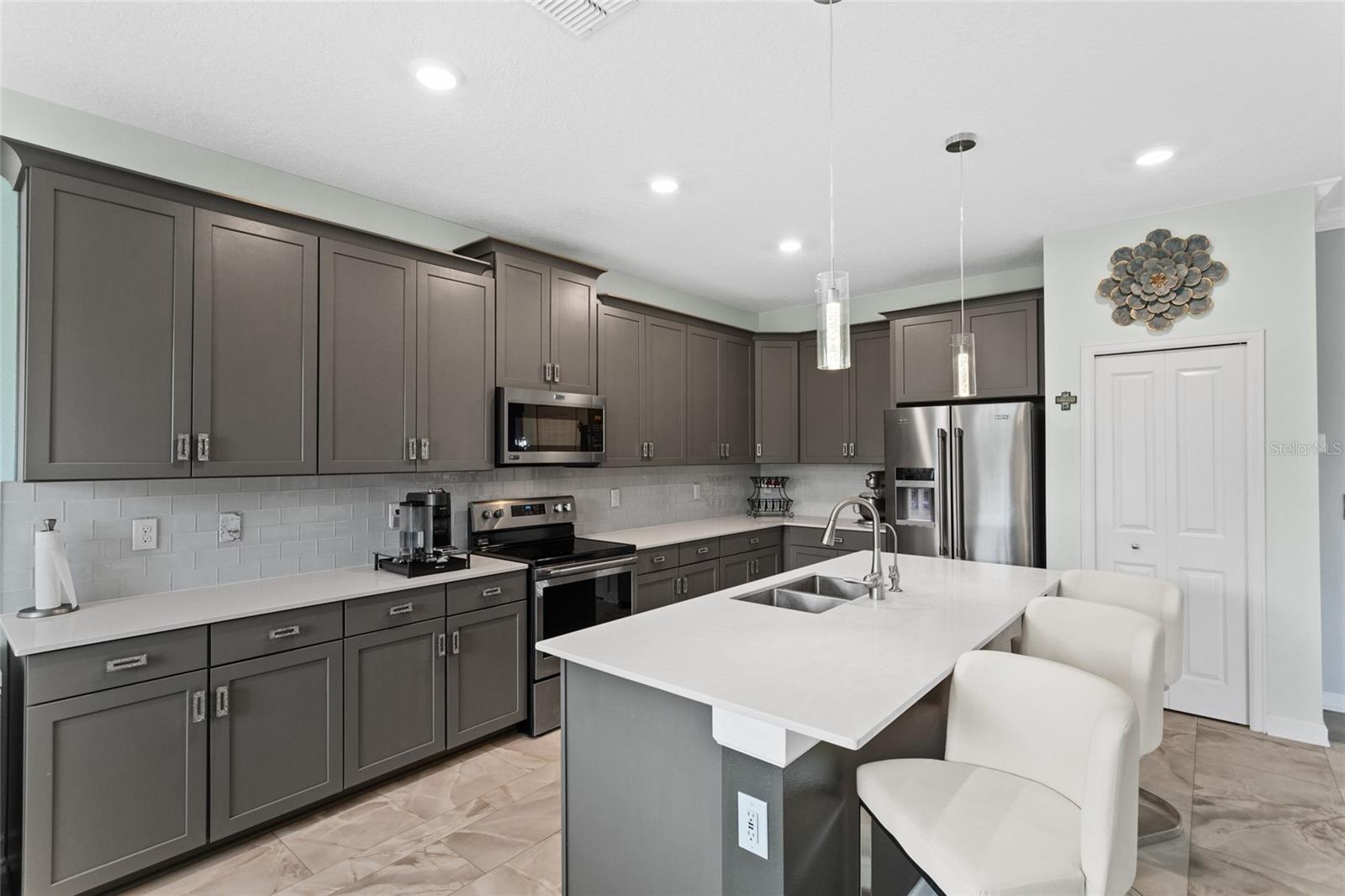 Image 4 of 47 For 2215 Camden Park Avenue
