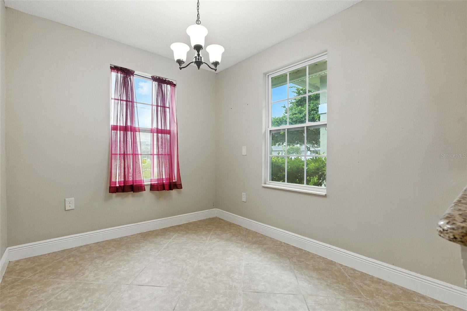 Image 19 of 52 For 1358 Emerald Drive