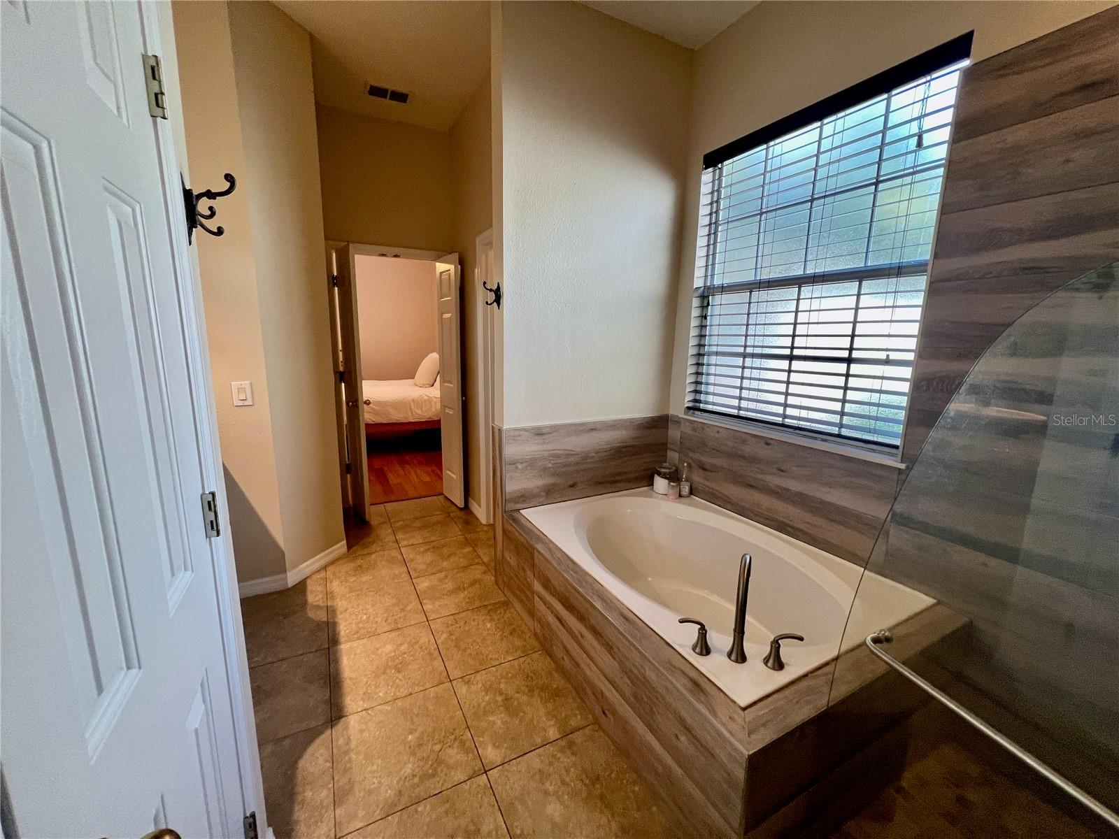 Image 17 of 24 For 614 Nadina Place