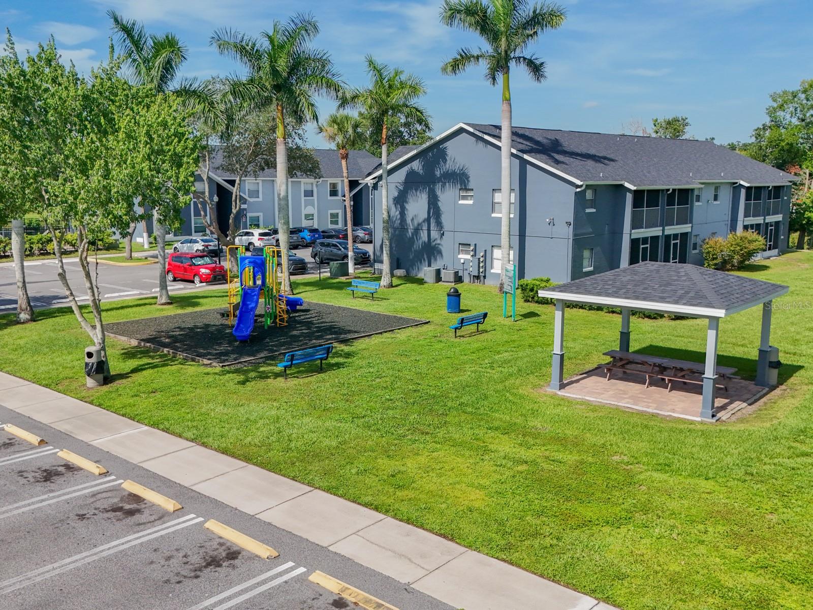 Image 16 of 19 For 4252 Pershing Pointe Pl  1