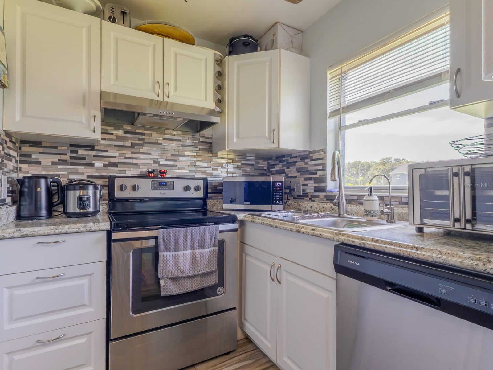 Image 8 of 19 For 4252 Pershing Pointe Pl  1
