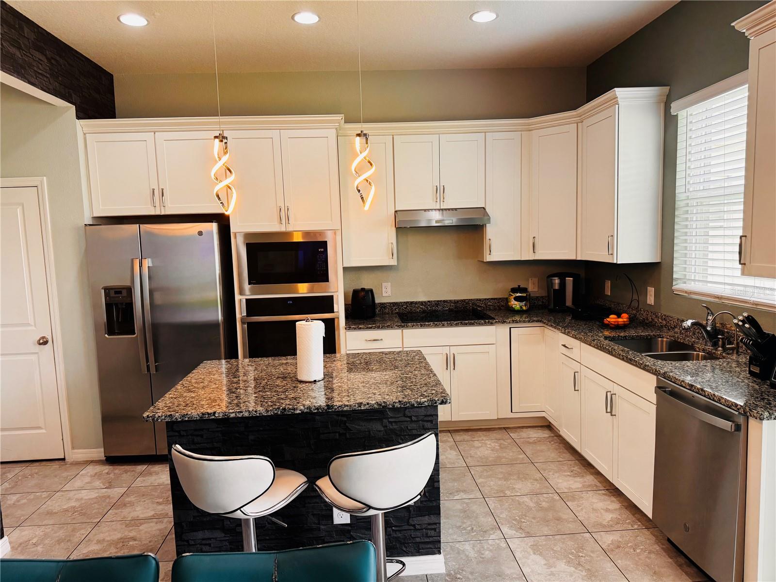 Image 4 of 21 For 2082 Sola Vista Avenue
