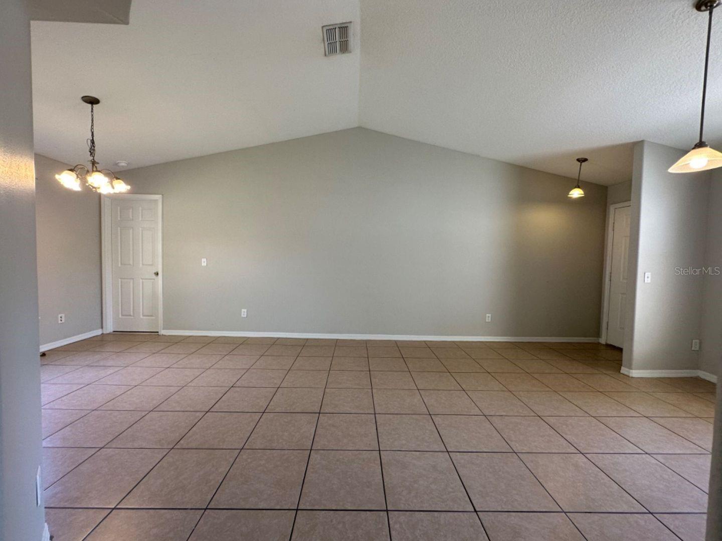 Image 3 of 23 For 421 Magpie Court