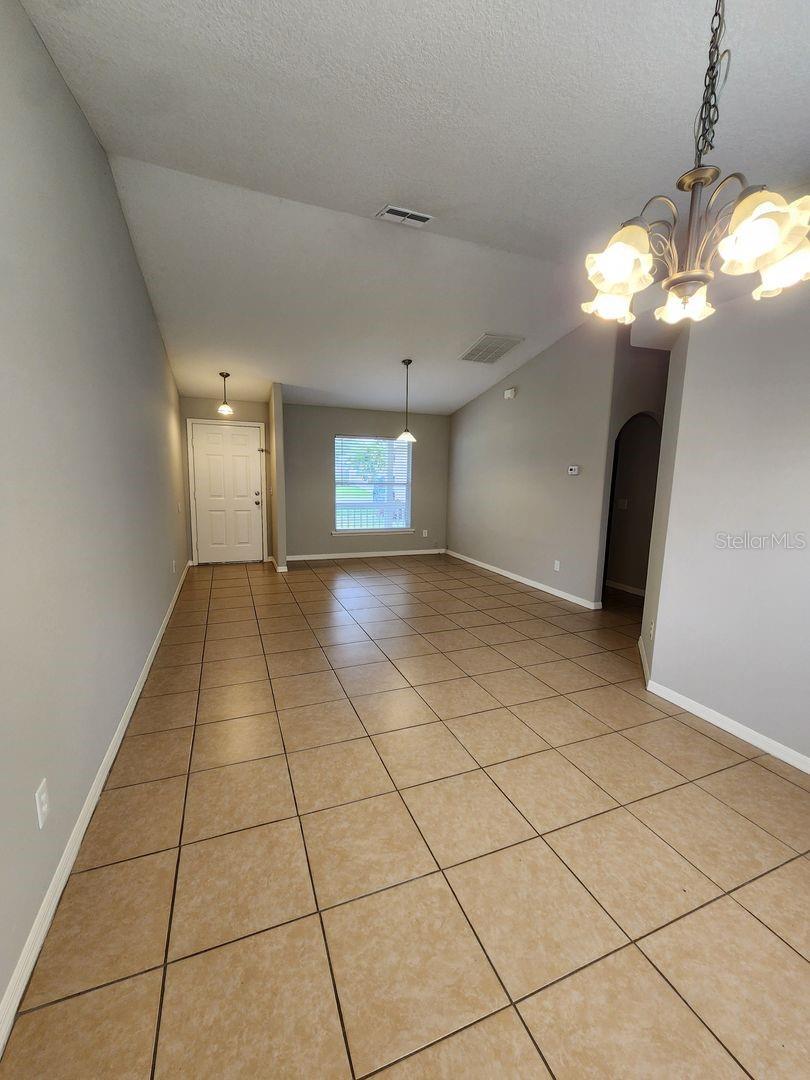 Image 4 of 23 For 421 Magpie Court