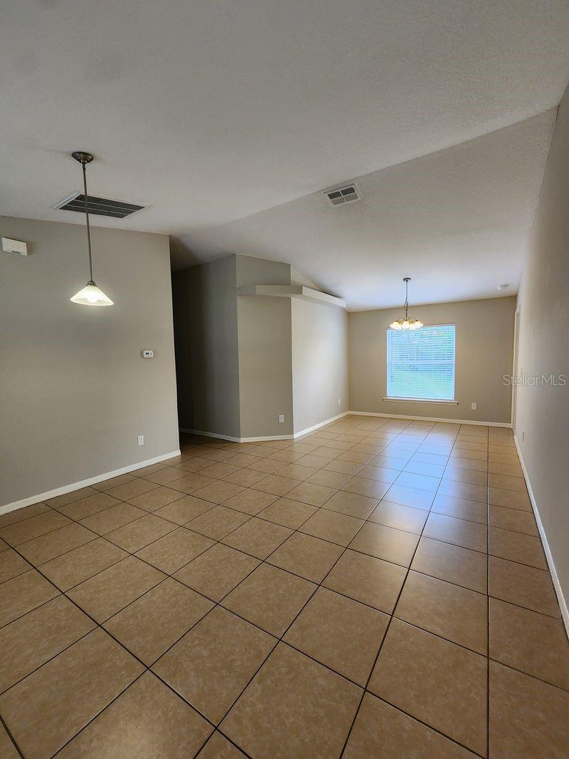 Image 5 of 23 For 421 Magpie Court