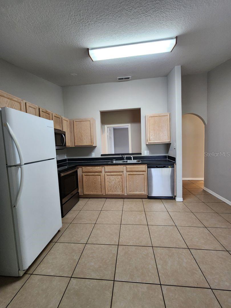 Image 7 of 23 For 421 Magpie Court